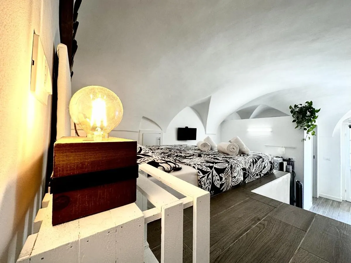 Suite Cavour 26 - Pieno Centro A Sanremo 0*,  Italy