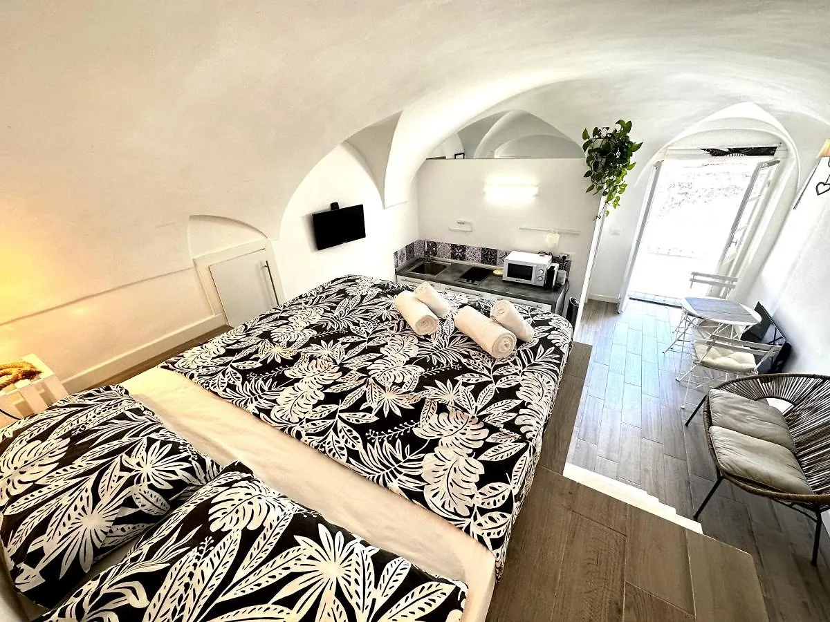 Apartment Suite Cavour 26 - Pieno Centro A Sanremo Italy